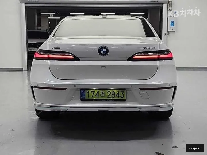 BMW 7-Series 2