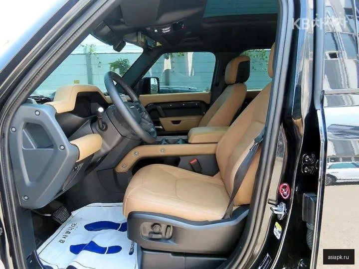 Land Rover Defender 5