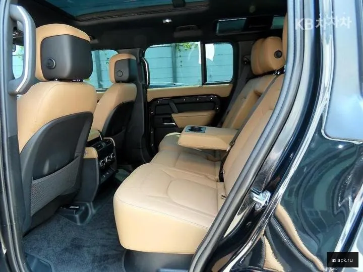 Land Rover Defender 6