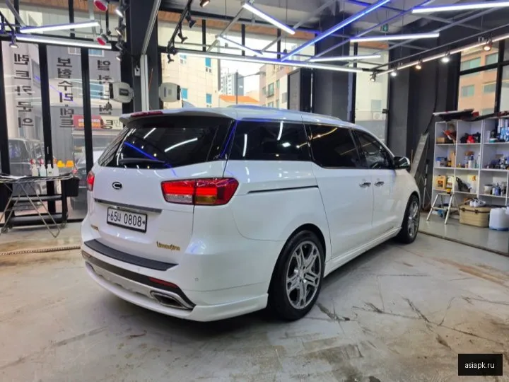 Kia Carnival 4
