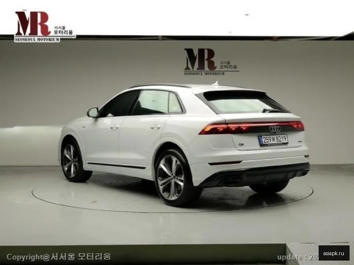 Audi Q8 4
