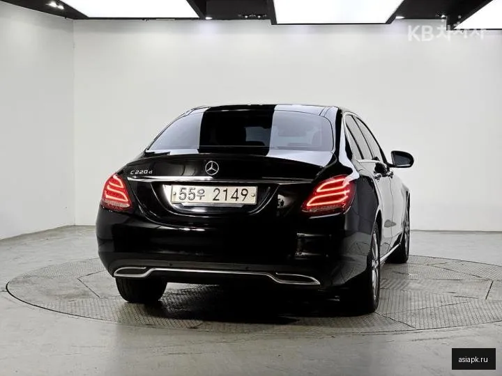 Mercedes-Benz C-Class 3