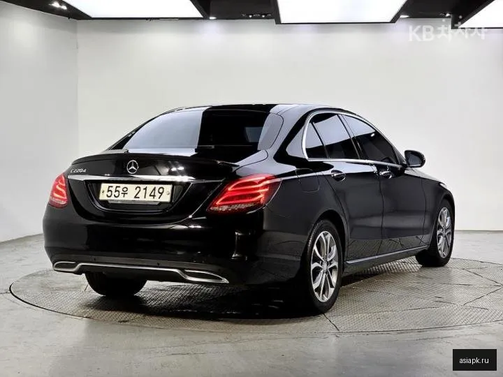 Mercedes-Benz C-Class 4