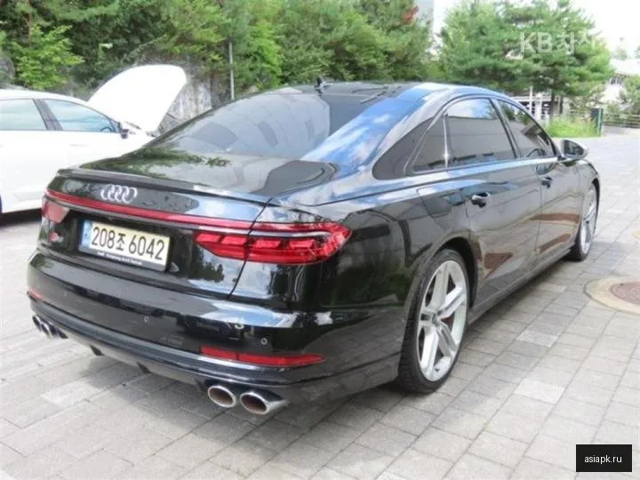 Audi S8 3