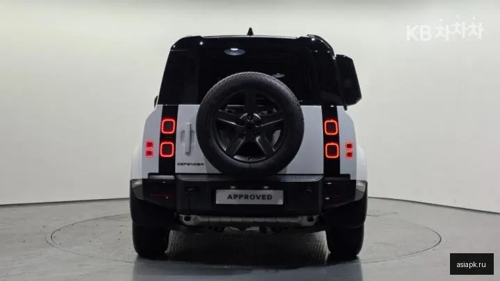 Land Rover Defender 5
