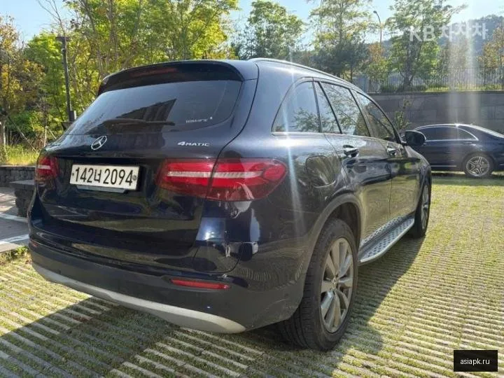 Mercedes-Benz GLC-Class 4