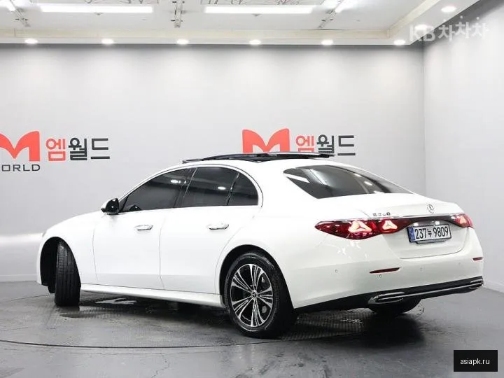 Mercedes-Benz E-Class 4