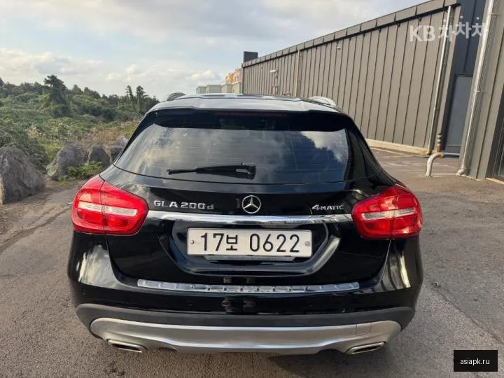 Mercedes-Benz GLA-Class 2