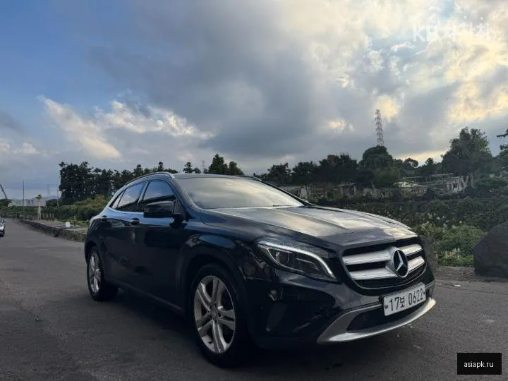 Mercedes-Benz GLA-Class 4