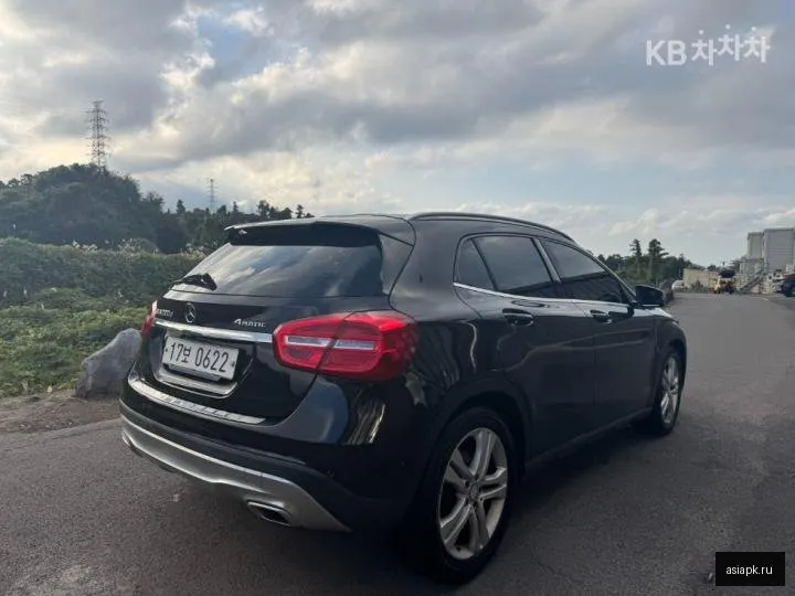 Mercedes-Benz GLA-Class 5
