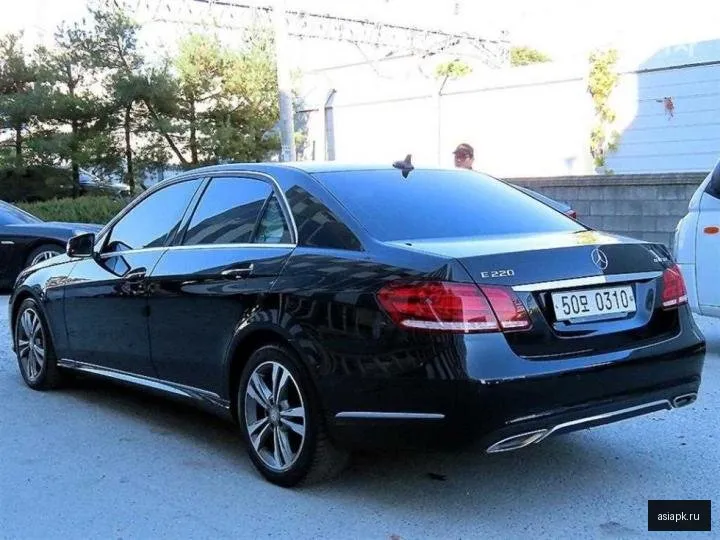 Mercedes-Benz E-Class 3