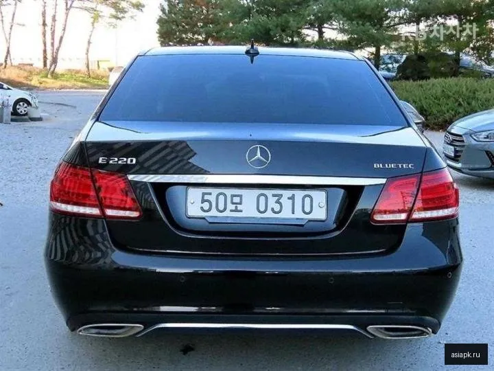Mercedes-Benz E-Class 4