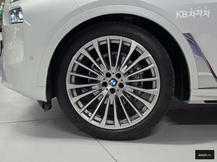 BMW X7 6