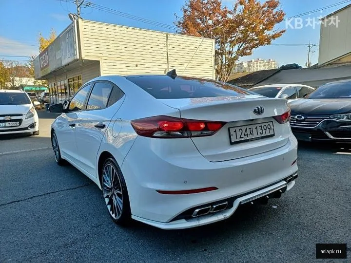 Hyundai Avante 4