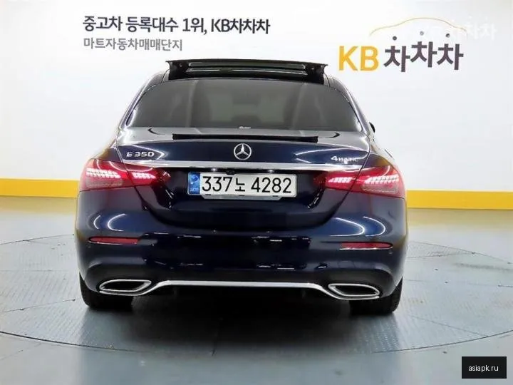 Mercedes-Benz E-Class 3