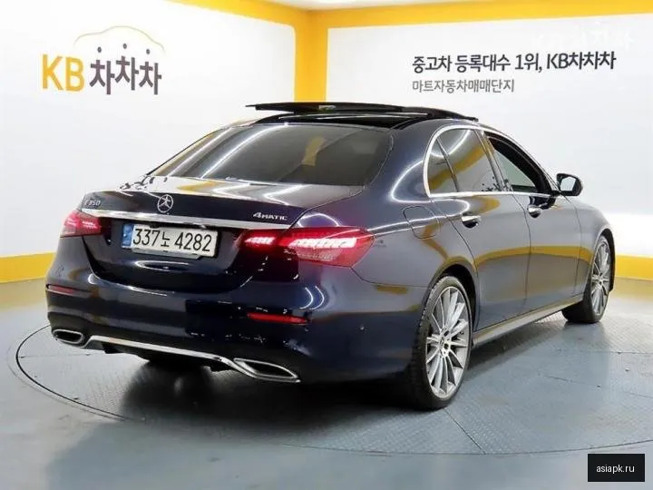 Mercedes-Benz E-Class 4