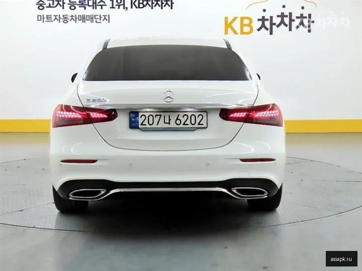 Mercedes-Benz E-Class 3