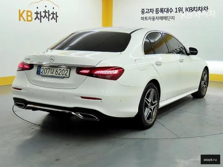 Mercedes-Benz E-Class 4