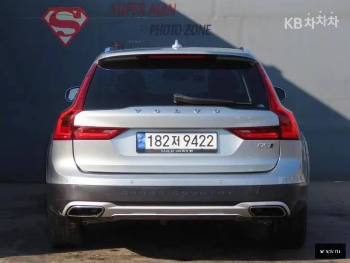 Volvo V90 4