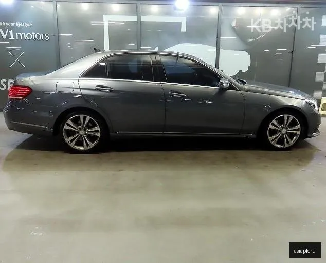 Mercedes-Benz E-Class 3