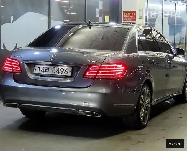 Mercedes-Benz E-Class 4