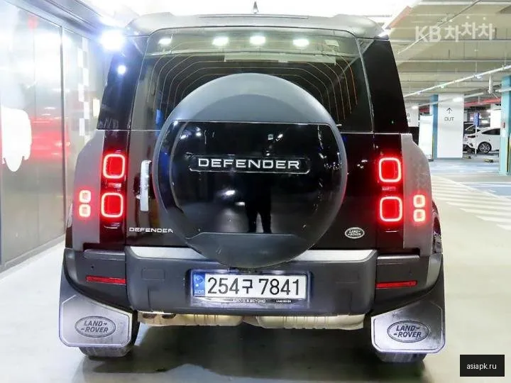 Land Rover Defender 5