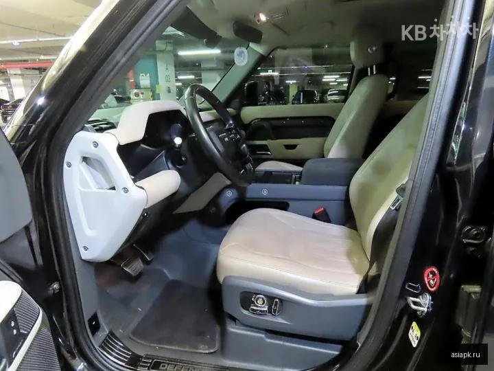 Land Rover Defender 6