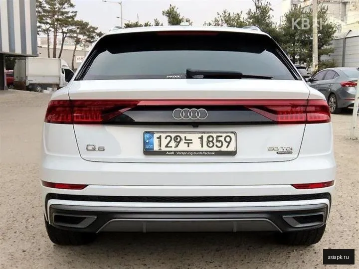 Audi Q8 4