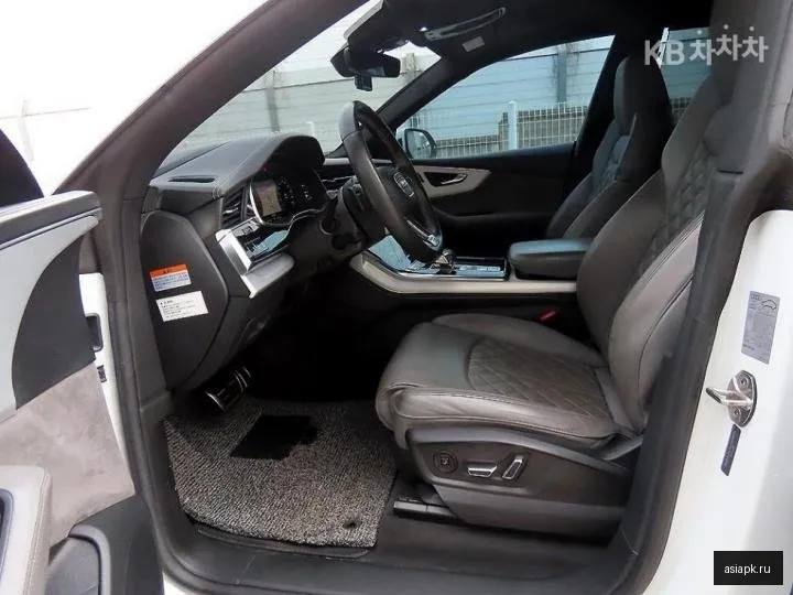 Audi Q8 5
