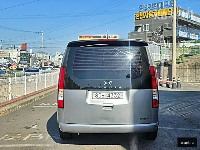 Hyundai Staria 4