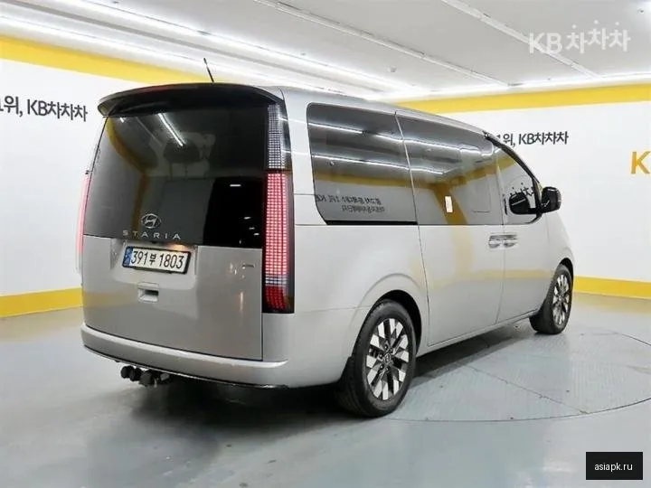 Hyundai Staria 4