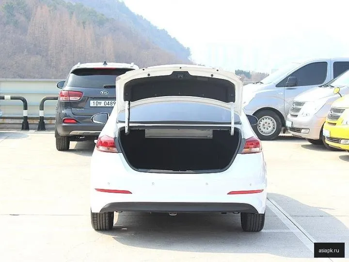 Hyundai Avante 4