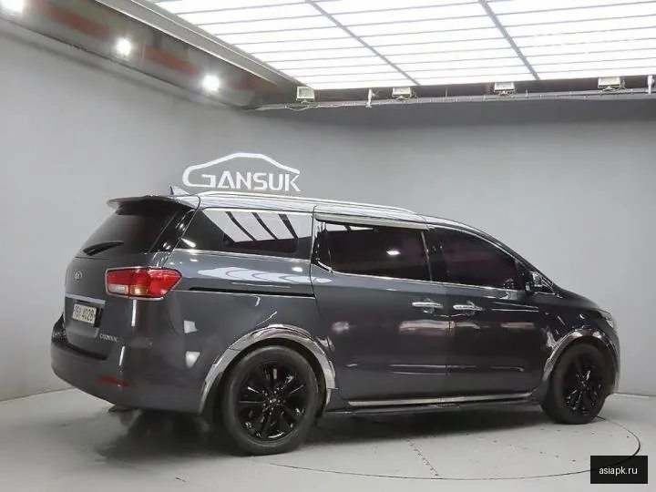 Kia Carnival 4