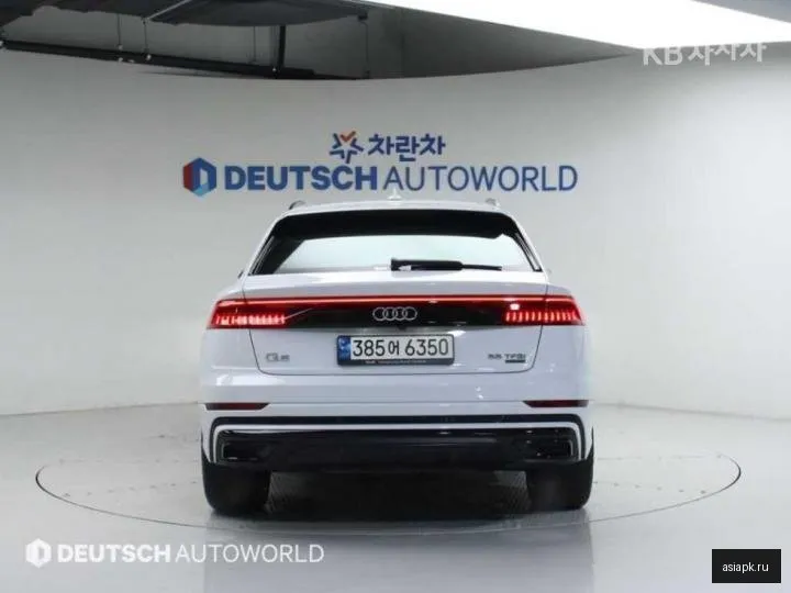 Audi Q8 4