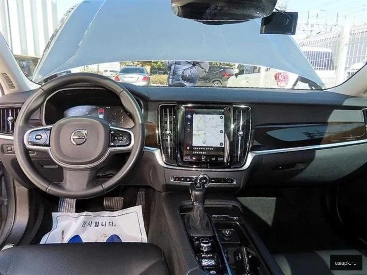 Volvo S90 6