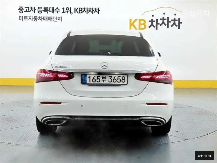 Mercedes-Benz E-Class 3