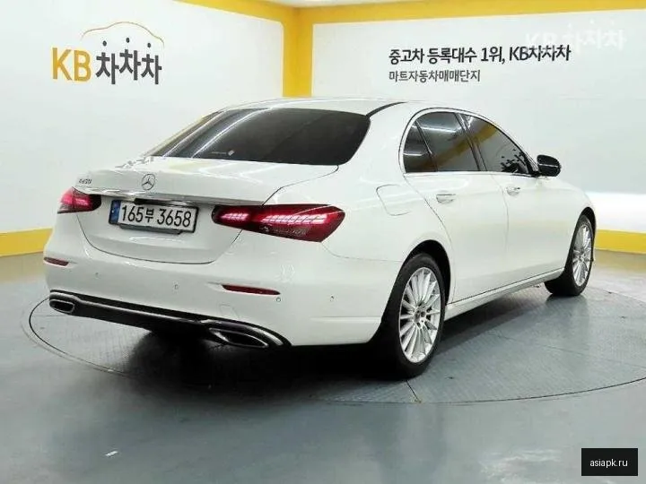 Mercedes-Benz E-Class 4