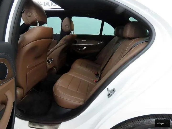Mercedes-Benz E-Class 6