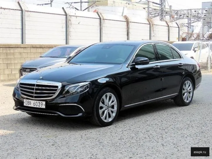 Mercedes-Benz E-Class 2