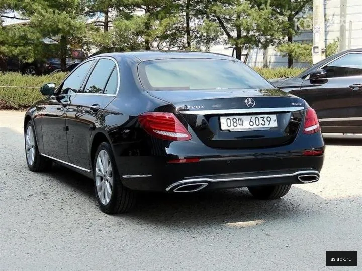 Mercedes-Benz E-Class 3