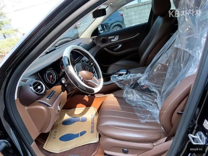 Mercedes-Benz E-Class 5