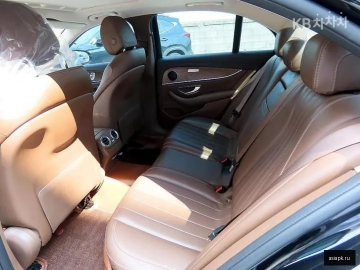 Mercedes-Benz E-Class 6