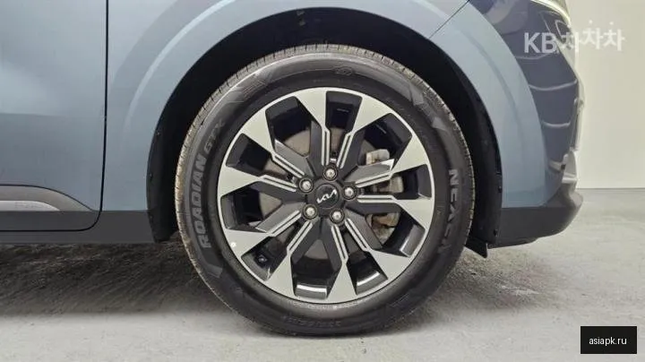 Kia Carnival 5