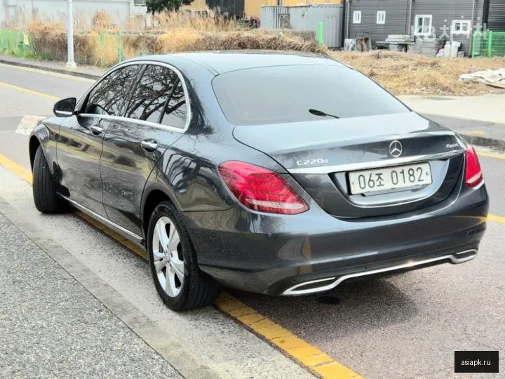 Mercedes-Benz C-Class 2