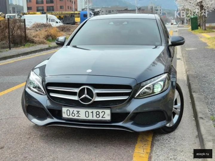 Mercedes-Benz C-Class 4