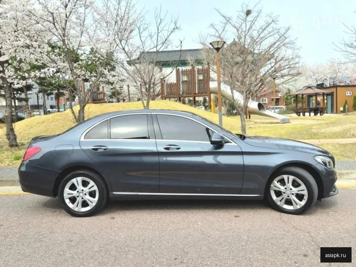 Mercedes-Benz C-Class 6