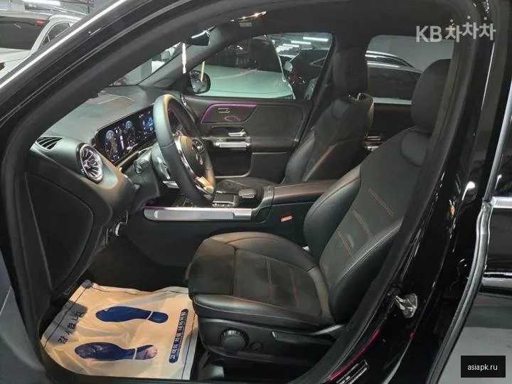 Mercedes-Benz GLB-Class 5