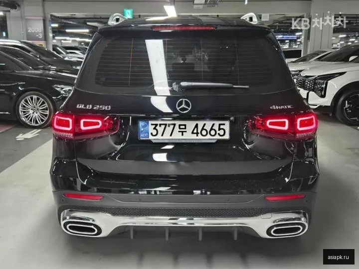 Mercedes-Benz GLB-Class 4