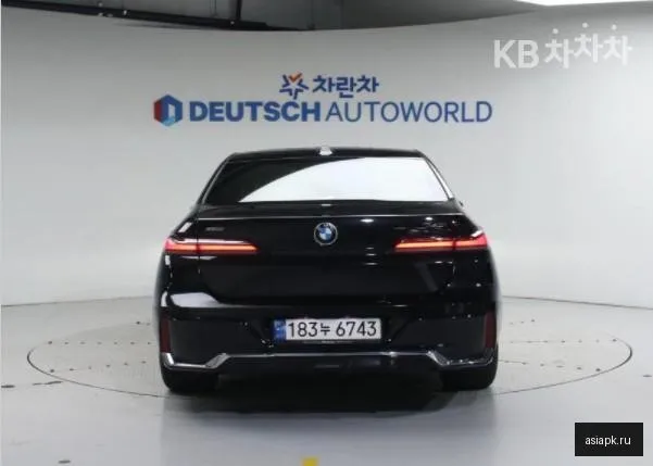 BMW 7-Series 4
