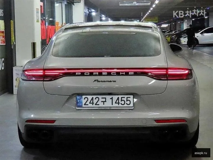 Porsche Panamera 5